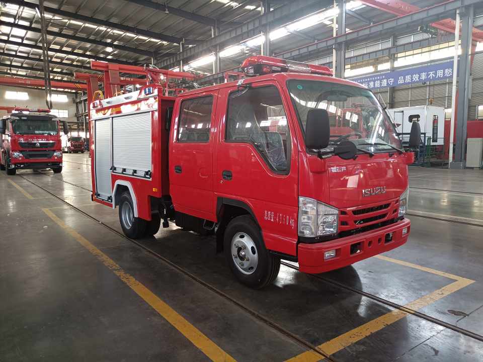 藍(lán)牌1噸五十鈴水罐消防車(chē)